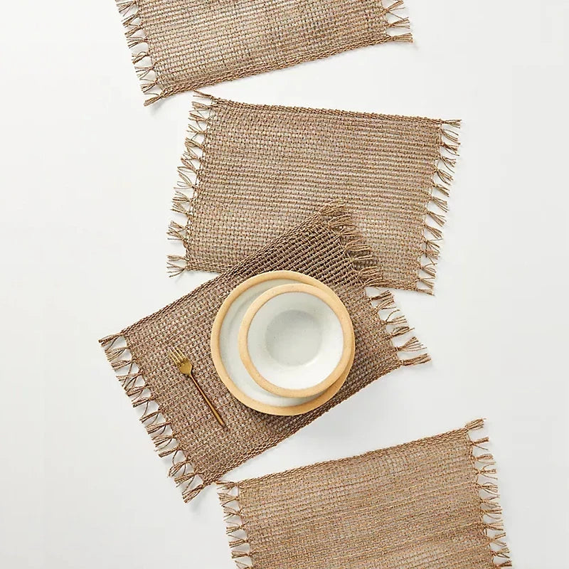 Chemin de table en jute et pompons