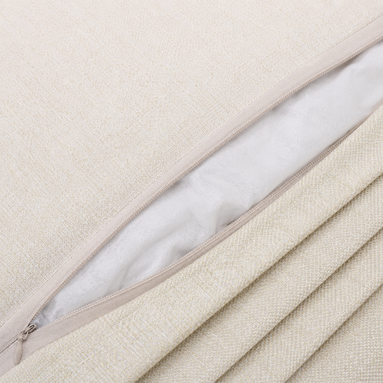 Housse de coussin botanique, vue de face sur fond clair