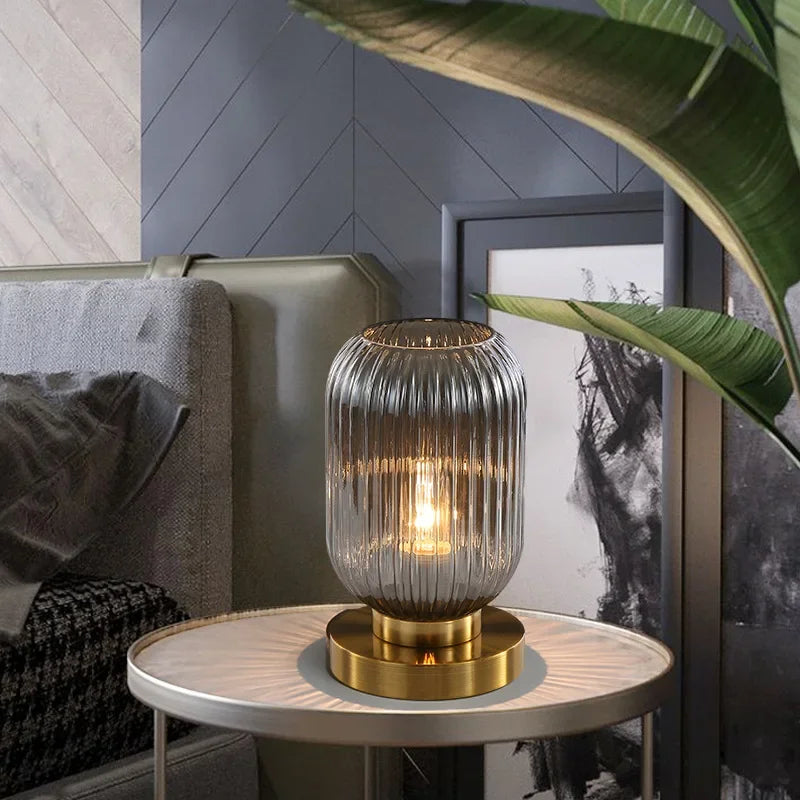 Lampe verre soufflé allumée, lumière douce ambiante