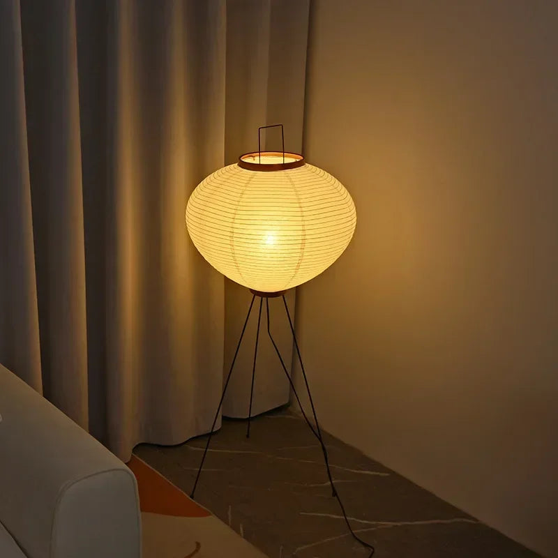 Lampadaire papier de riz allumé, lumière douce diffuse