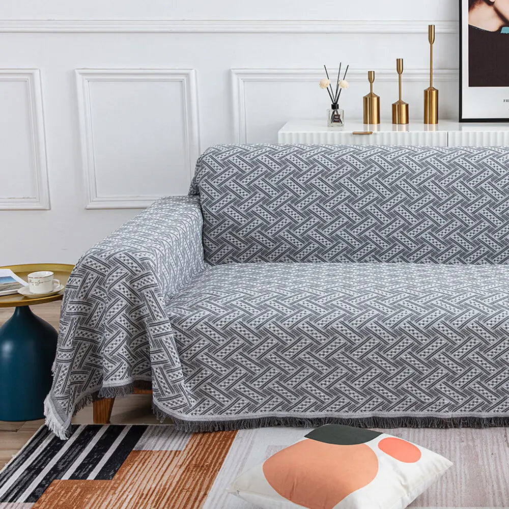 Plaid nordique rosé dans un intérieur clair