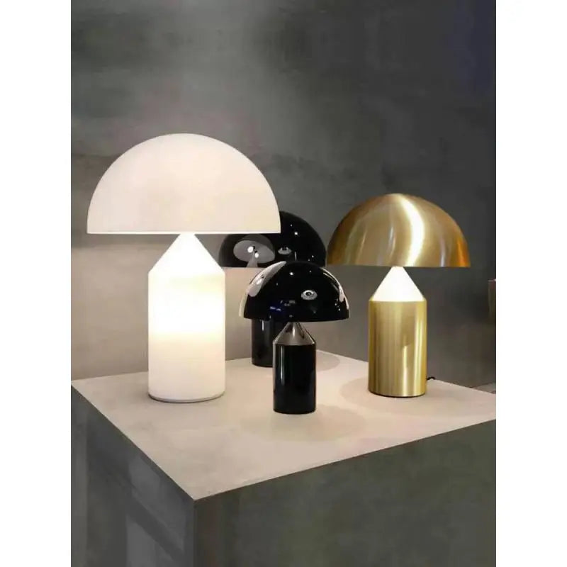 Lampe champignon dans un intérieur aux tons naturels