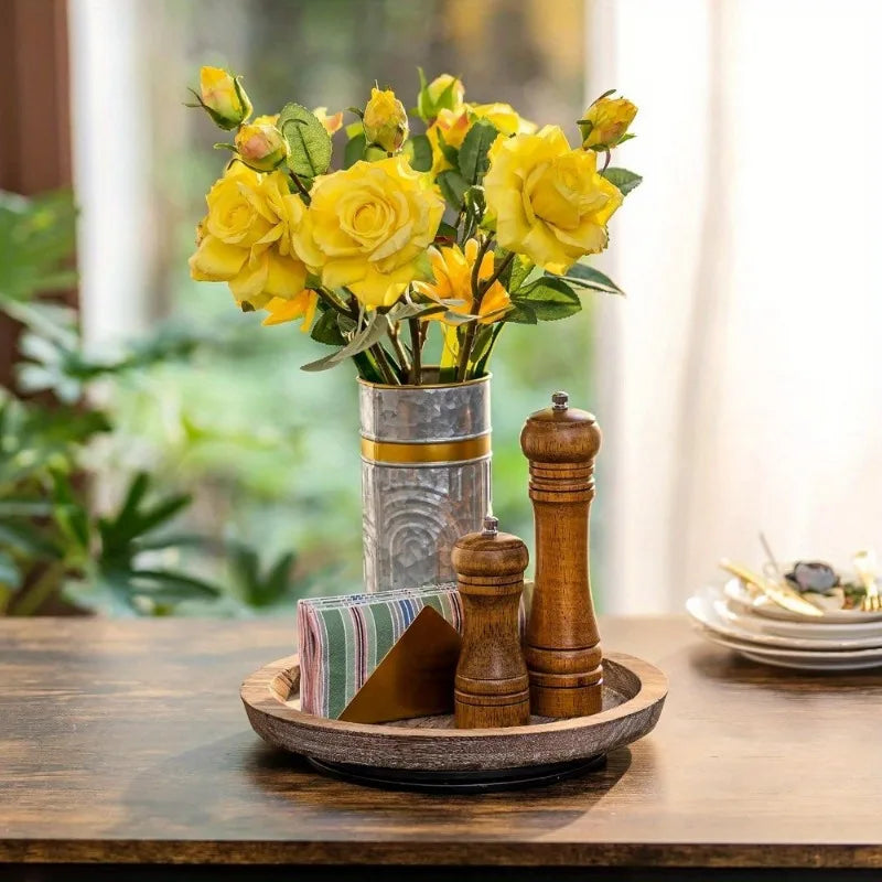 Plateau rond en bois naturel sur surface sobre – HAVLY