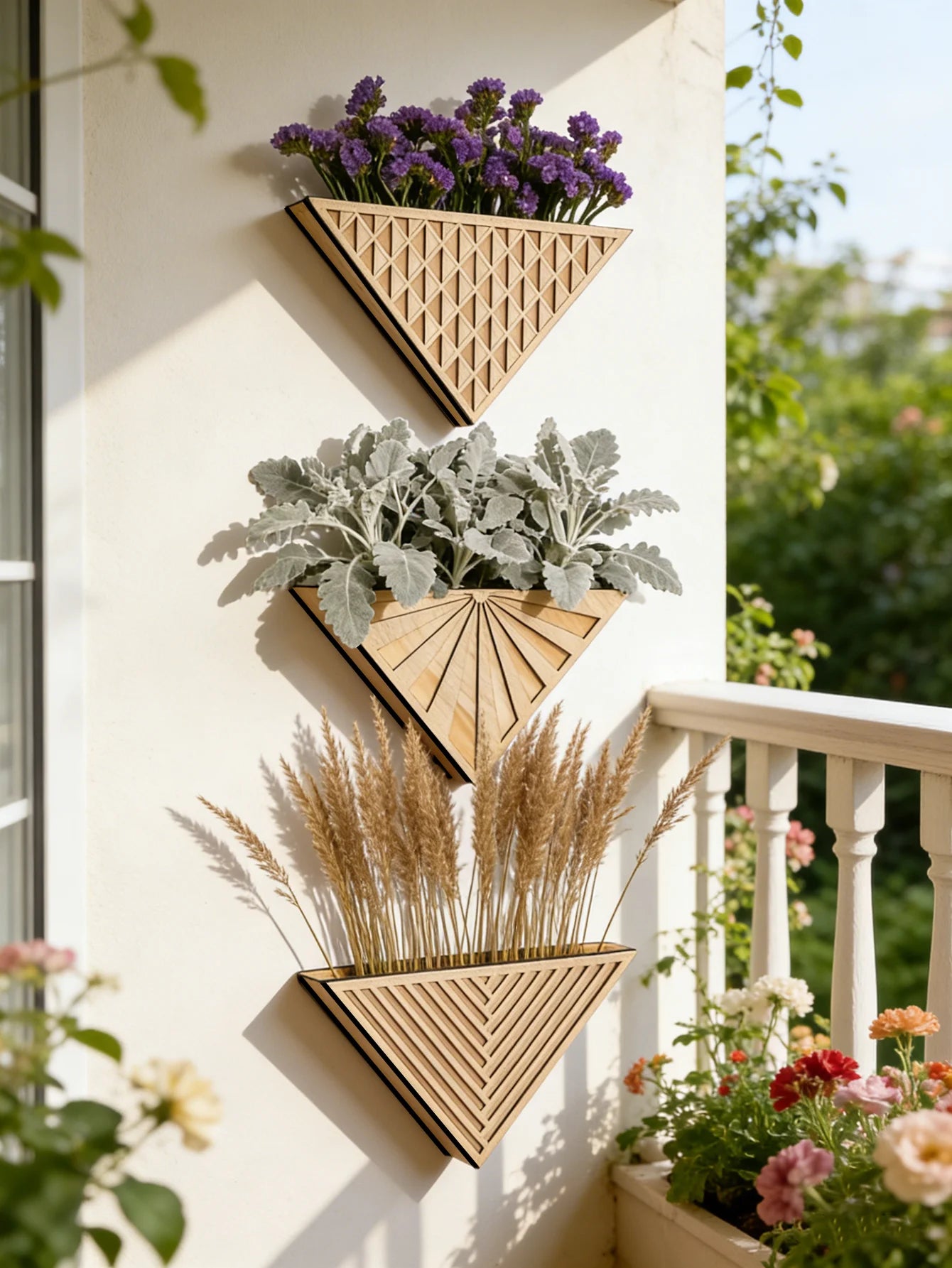Jardinière murale triangulaire en bois, design géométrique – HAVLY