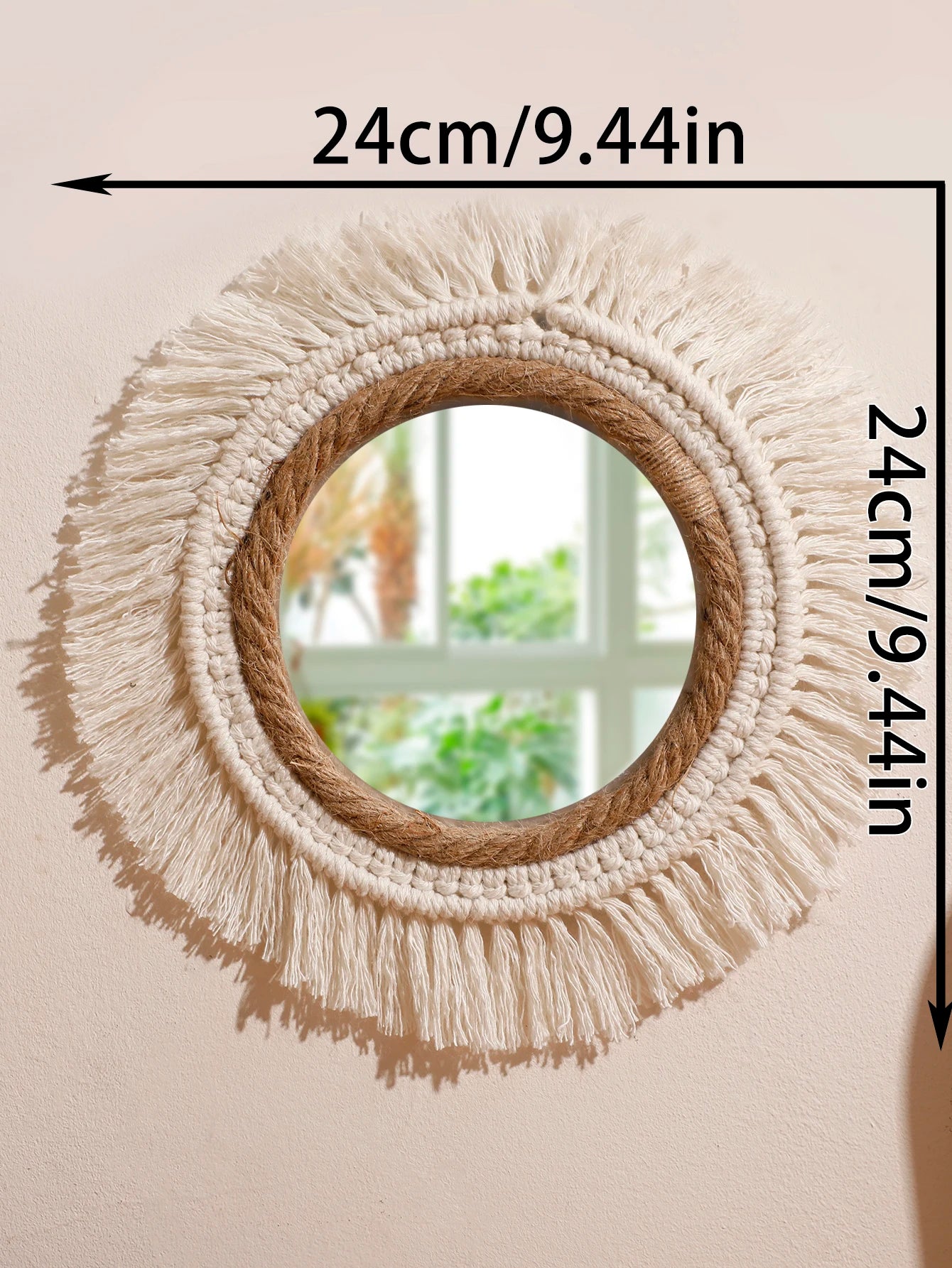 Set miroirs macramé installés sur un mur blanc