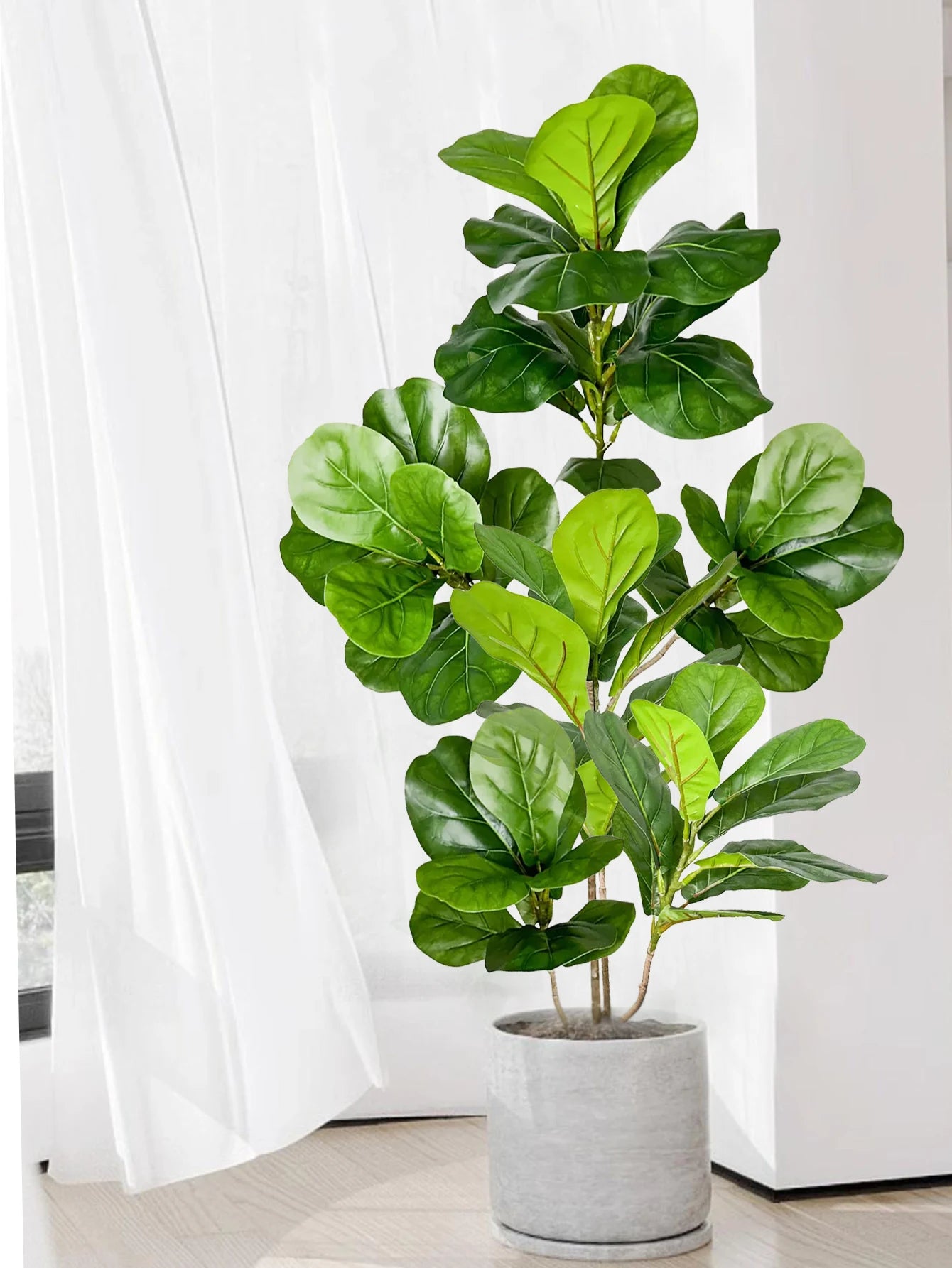 Ficus lyrata artificiel dans un salon naturel