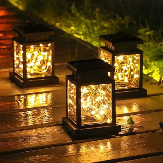 Lanterne solaire suspendue LED dans un jardin – HAVLY