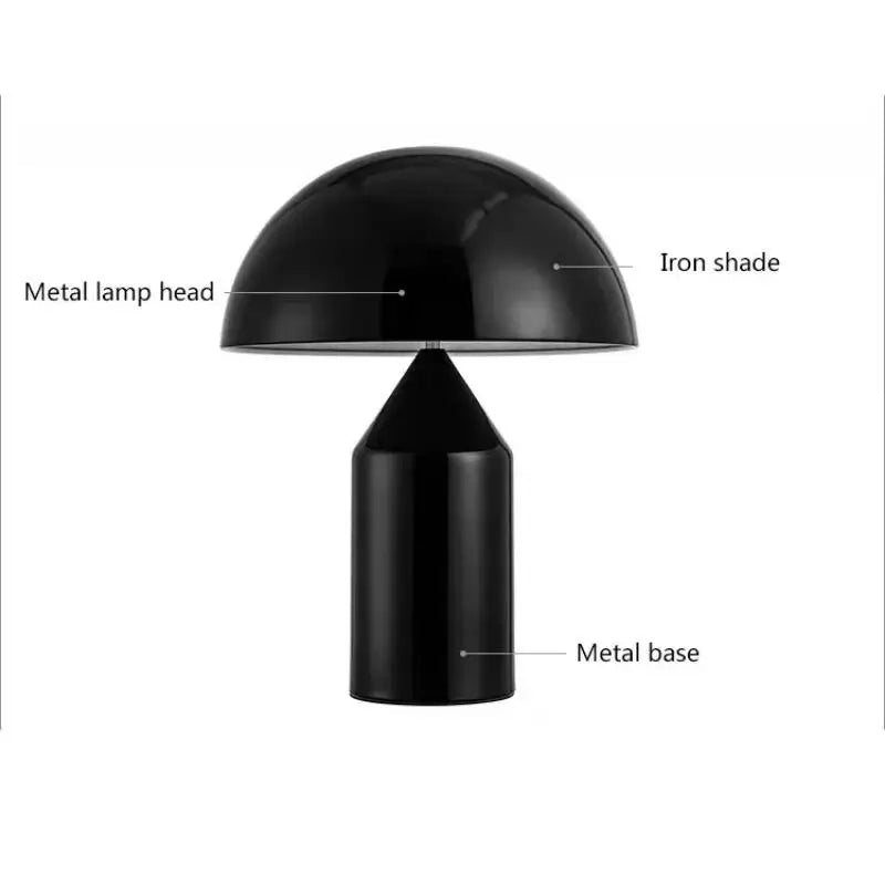 Lampe champignon posée sur une table en bois