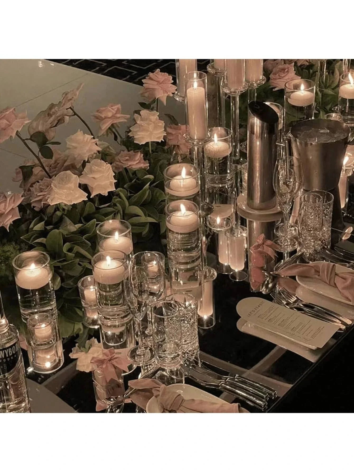 Bougeoir cylindrique verre avec bougie allumée