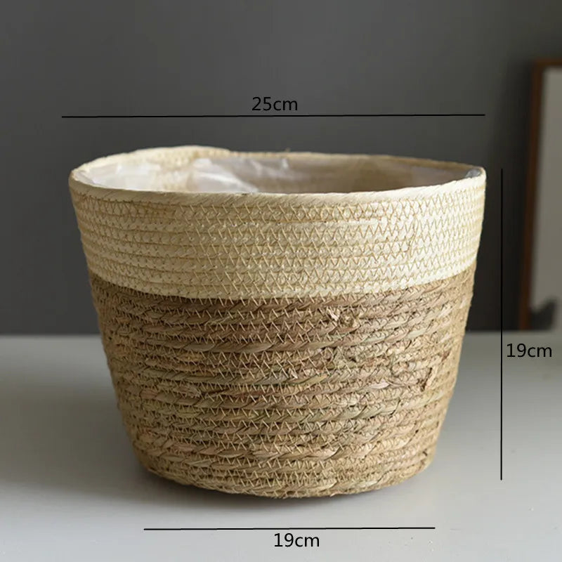 Panier cache-pot paille en situation bureau