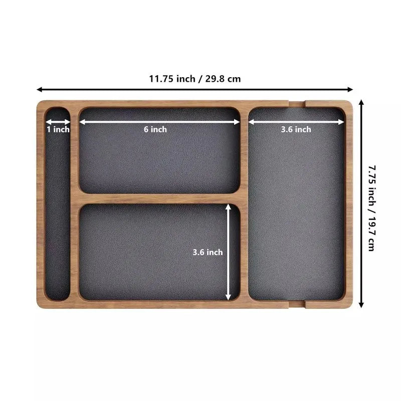Plateau rangement bois avec accessoires posés dessus