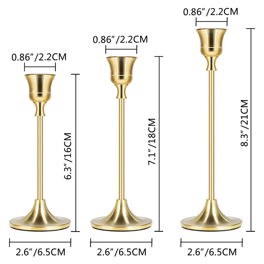 Set bougeoirs aluminium doré, vue de profil alignés