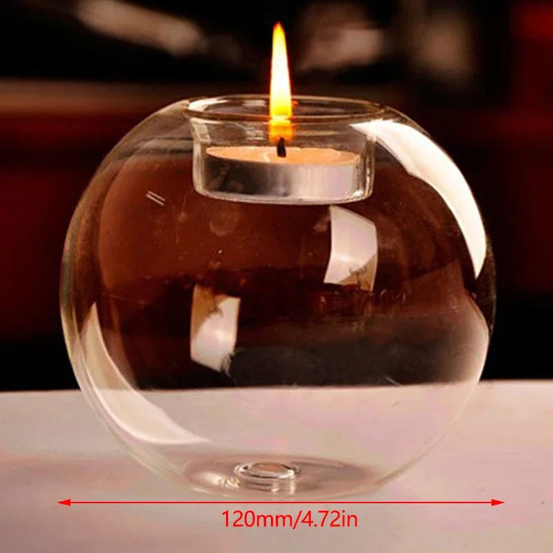 Bougeoir rond verre dans un intérieur aux tons naturels