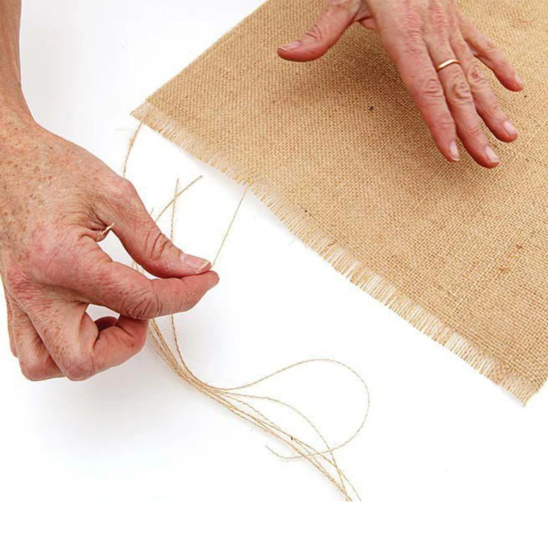 Chemin de table en jute et pompons