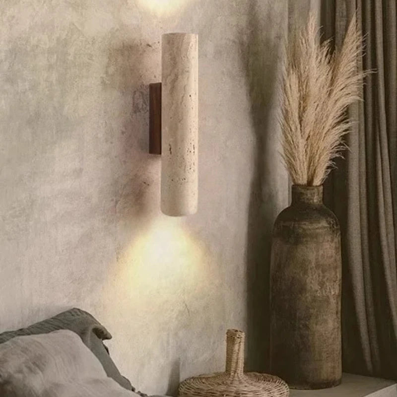 Applique Wabi-Sabi allumée, lumière chaude diffuse