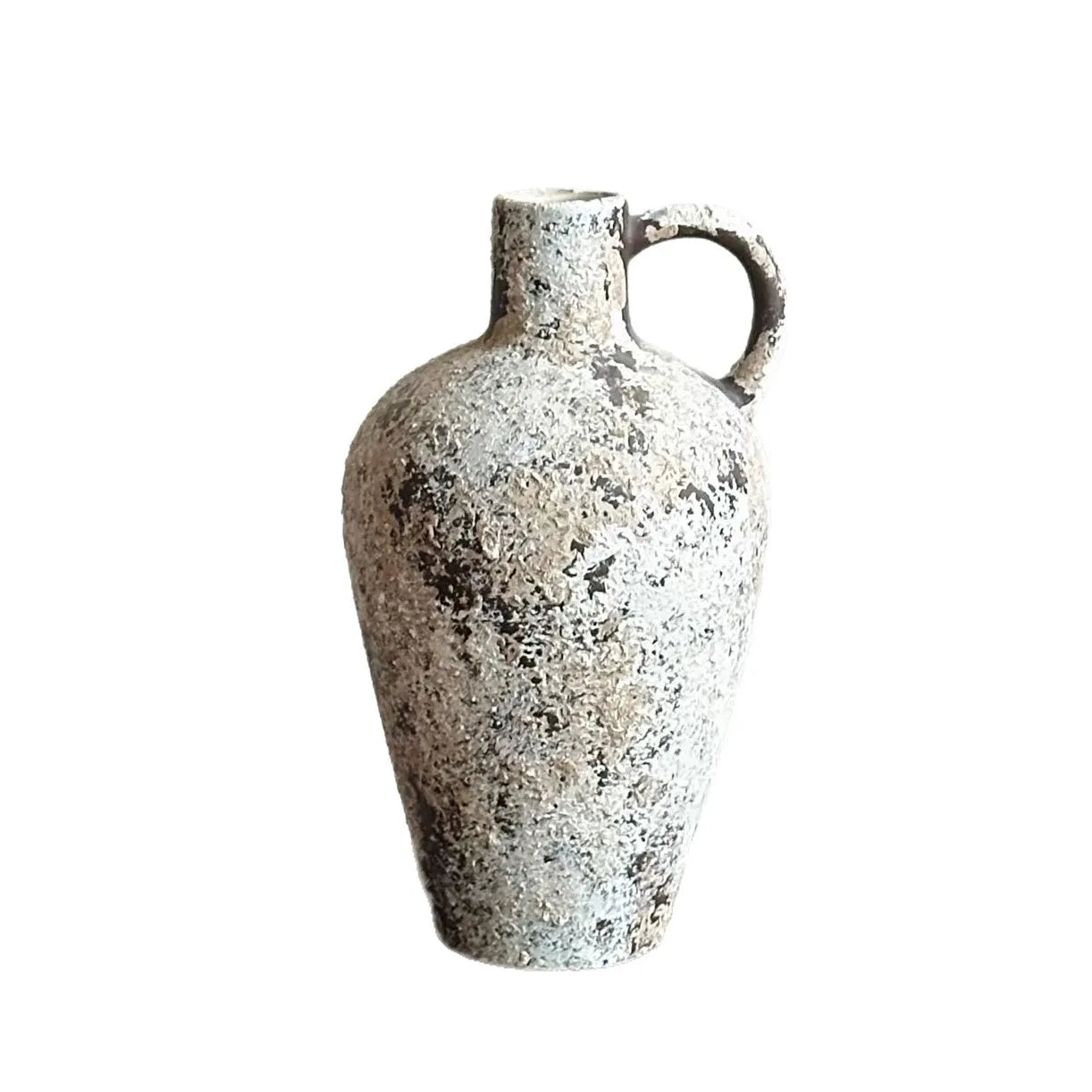 Vase céramique Wabi-Sabi dans un intérieur naturel