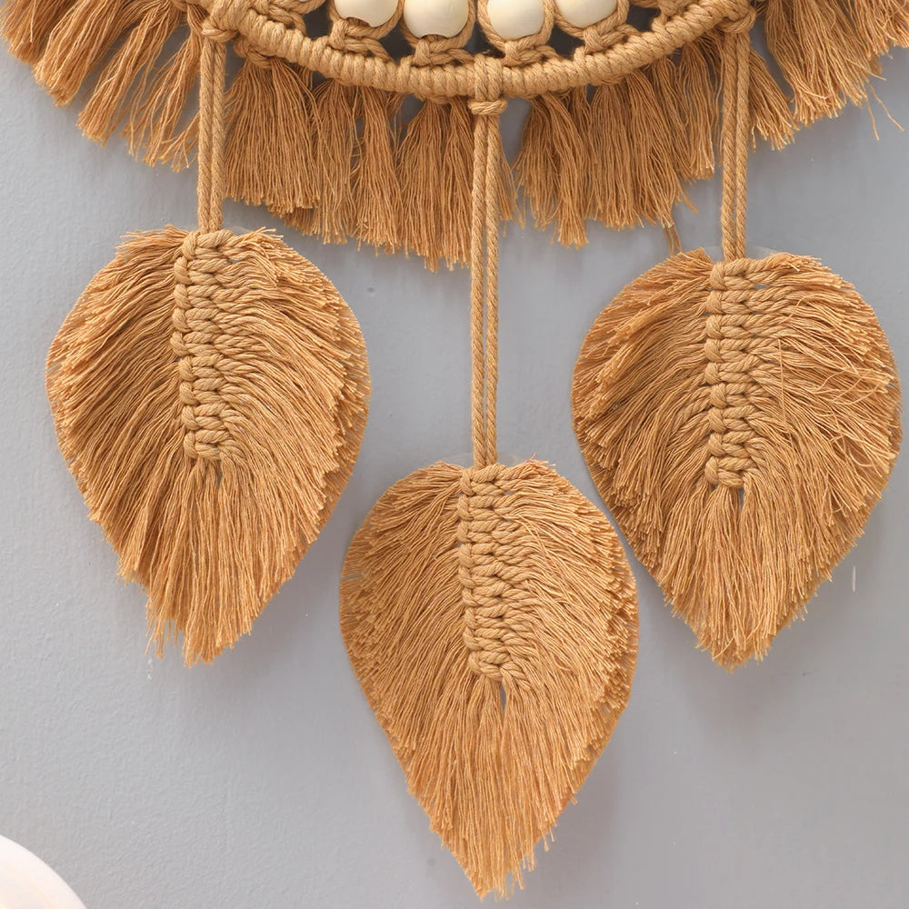 Détail du cadre en macramé du miroir
