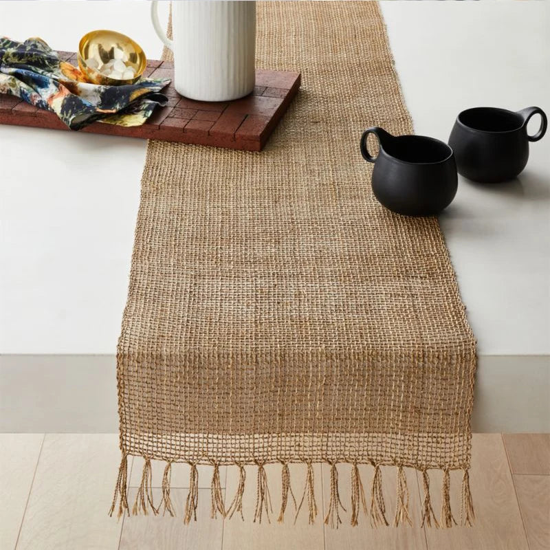 Chemin de table en jute et pompons