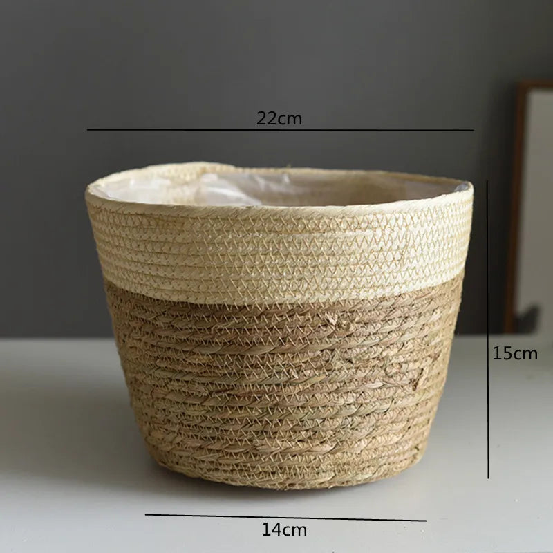 Panier cache-pot paille avec orchidée blanche