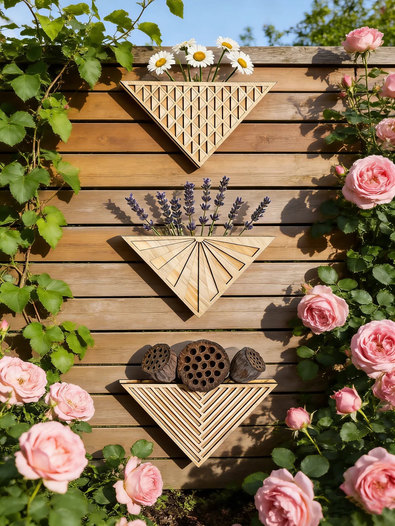 Jardinière murale triangulaire bois, vue de profil