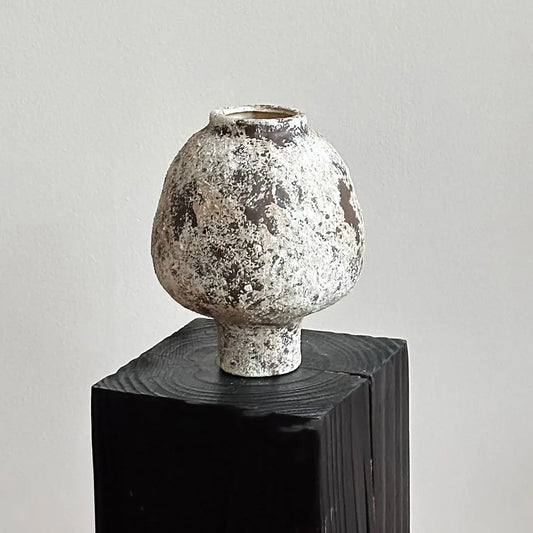 Vase en céramique à texture pierre volcanique, finition mate – HAVLY