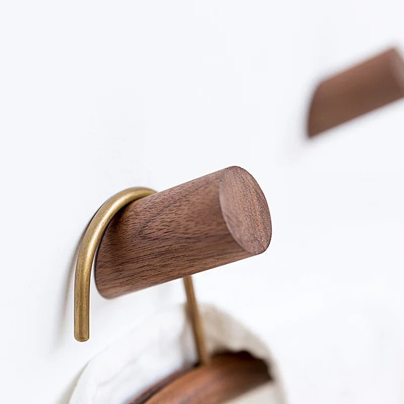 Cintre mural — Porte-manteau en bois naturel