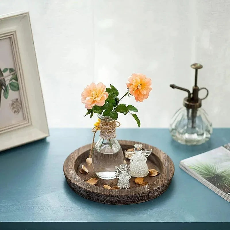Plateau bois rond dans un intérieur naturel