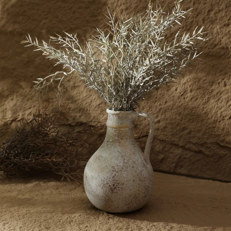 Détail de la glaçure du vase en céramique artisanale