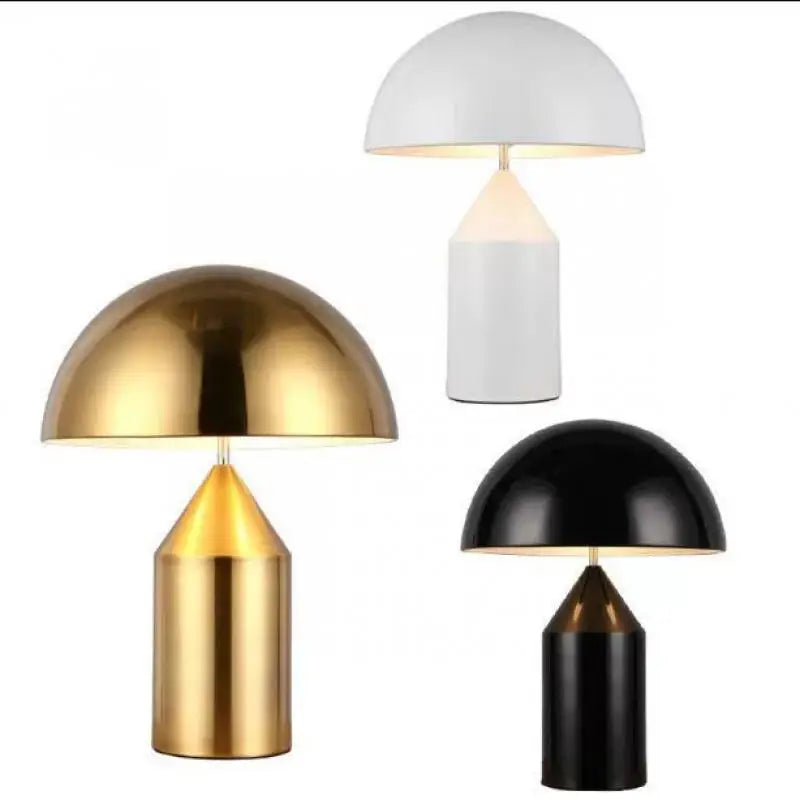 Lampe champignon, vue de côté sur fond sombre